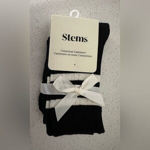 ✨NWT✨Stems: Women’s 2 Pack Conscious Cashmere Socks